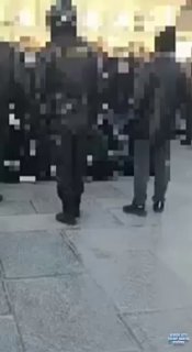 תיעודים מהמחאות היום באצפהאן: בסרטונים נראים שוטרים מתיזים...