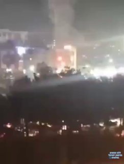 ציוד צבאי של משמרות המהפכה הוצת על ידי מפגינים בעיר פולדשאהר...