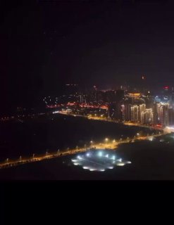 מופע אור מרהיב בסין: כמעט 16,000 רחפנים בו זמנית בשמיים - שיא...