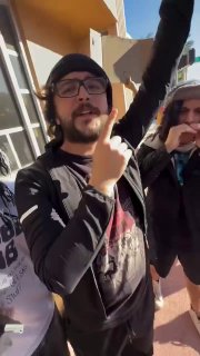 שפל חדש: פורעים פרו פלסטינים תקפו את משפחת החטוף רן גואילי ז״ל...