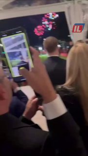 הנשיא דונלד טראמפ וראש ממשלת ישראל בנימין נתניהו צופים יחד...