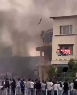 השתלטות על מפקדה של טרוריסטים והורדת דגל של הרפובליקה ע"י...