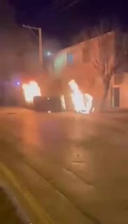 תיעוד מהעיר אזנה בלורסטאן, איראן: תחנת המשטרה הותקפה בידי...