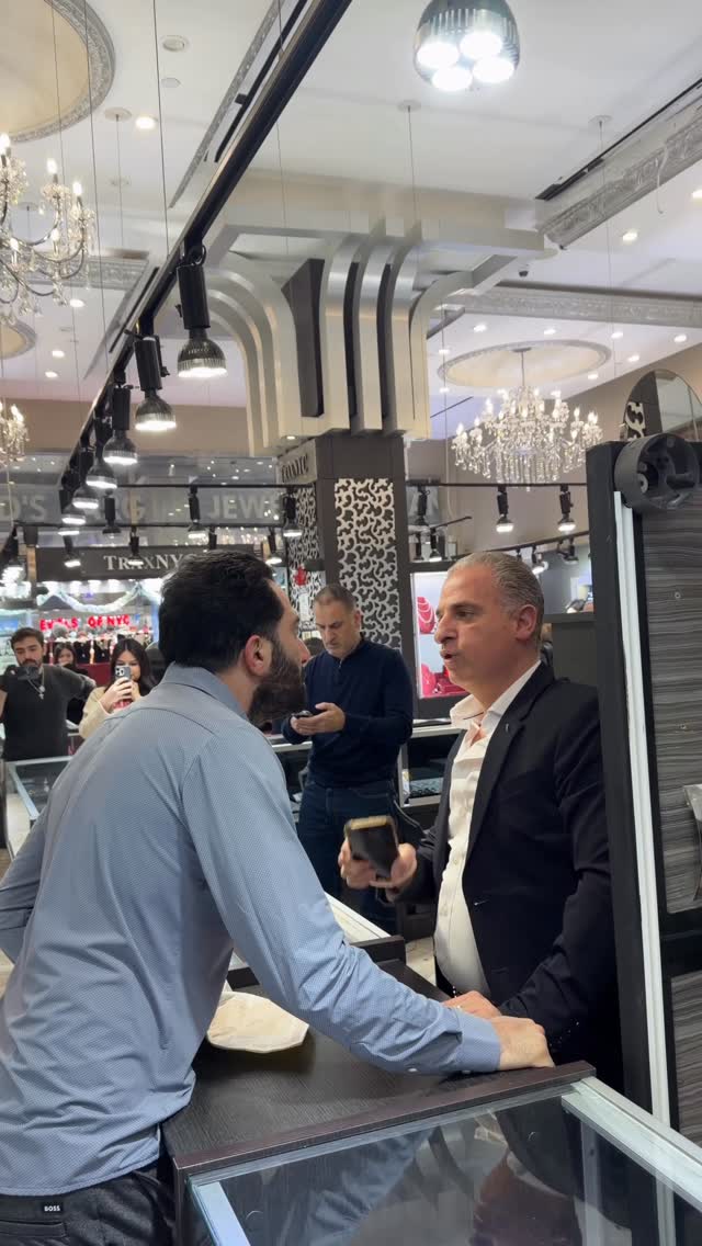 אני צריך את 22 אלף הדולר שלי מהגנבים האלה, הם שודדים אנשים...