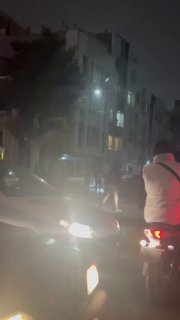 מרחוב פלסטין באיראן : אופנוע של איש בסיג’ הוצת, ובתיעוד נראה...