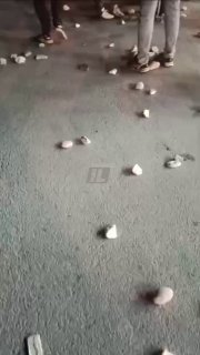 ככה עושים מחאה- אנשי חראם אבד שבאיראן מכים באבנים ובלבנים את...