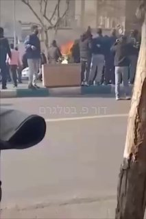 מפגינים חוסמים את התנועה בטהרן. דור פ. בטלגרם 