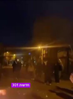 עוברים למאבק מזוין? איראן צעירים חמושים מול כוחות הדיכוי בעיר...