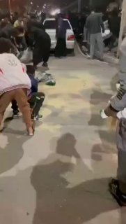 אנשי אבדאנאן פרצו למחסן העירוני והחלו בוזזים שקי אורז ואוכל....