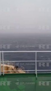 🇺🇸🇷🇺🇻🇪 סירה של משמר החופים של ארה"ב ממשיכה לרדוף אחר...