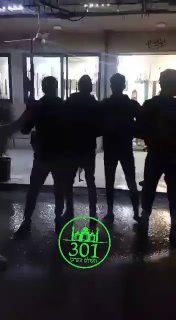 מחבלי אל-קאעידה אל-ג'ולאני חוגגים ברחובות צפון חאלב לאחר...