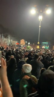 עשרות אלפים כעת גם באיספהאן, איראן. 