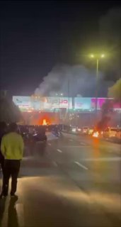 איראן-בנדאר עבאס בידיים של העם כל מקום עשן ואש 