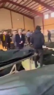 בעוד טראמפ מדבר על קווים אדומים, חמינאי צובע את הרחובות בדם....