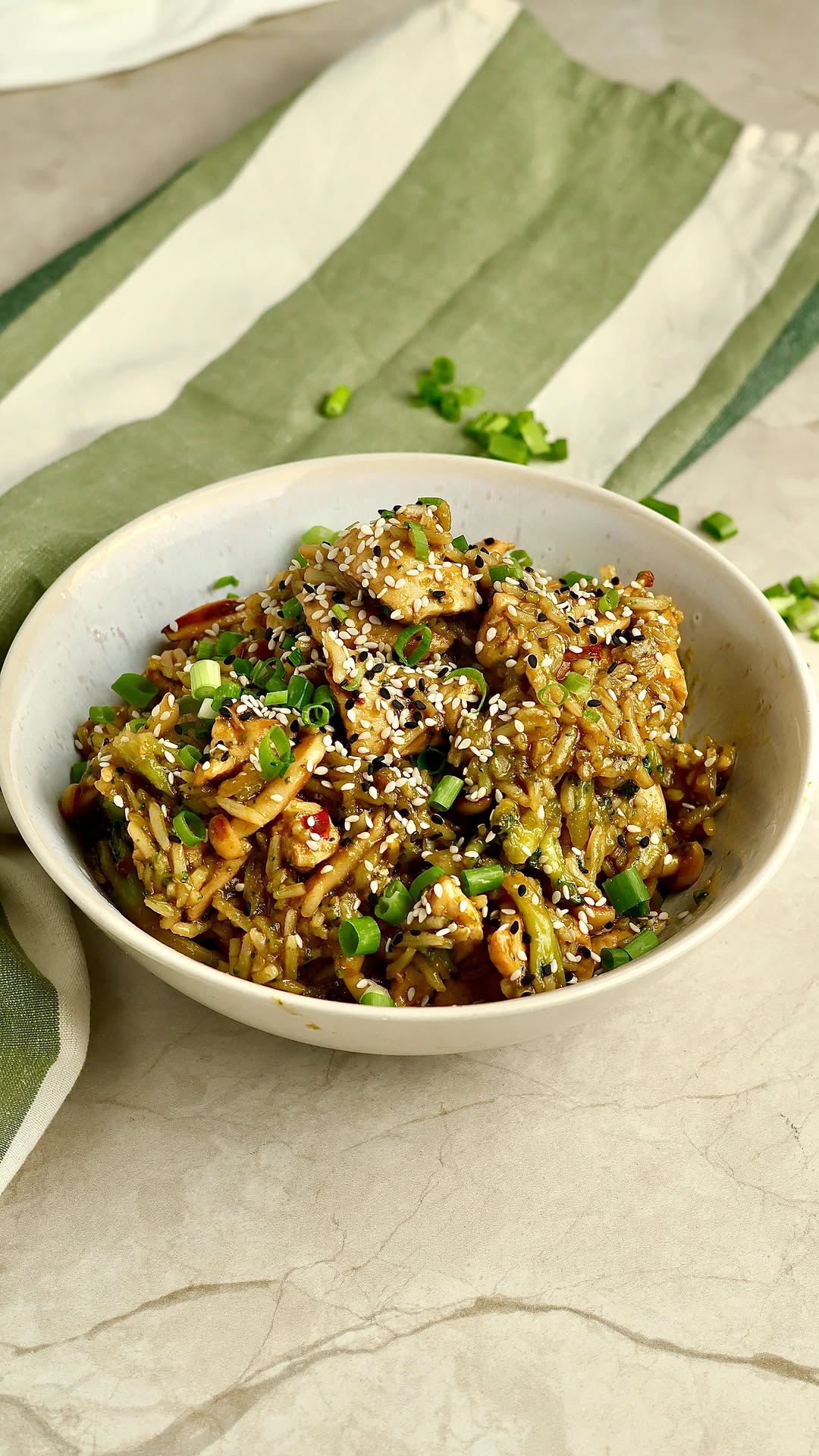 🍚 מוקפץ אורז עם עוף, ברוקולי ופטריות ברוטב חמוץ מתוק אני יודע...