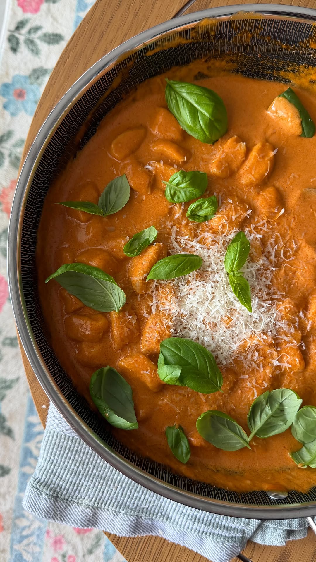 ⁨כריות ניוקי מ-2 מצרכים עם רוטב רוזה. פרסום ממומן בשיתוף תנובה...