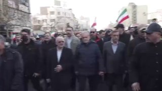 הנשיא האיראני יצא לרחוב להצטרף למפגינים ב"יום התמיכה בממשל"....