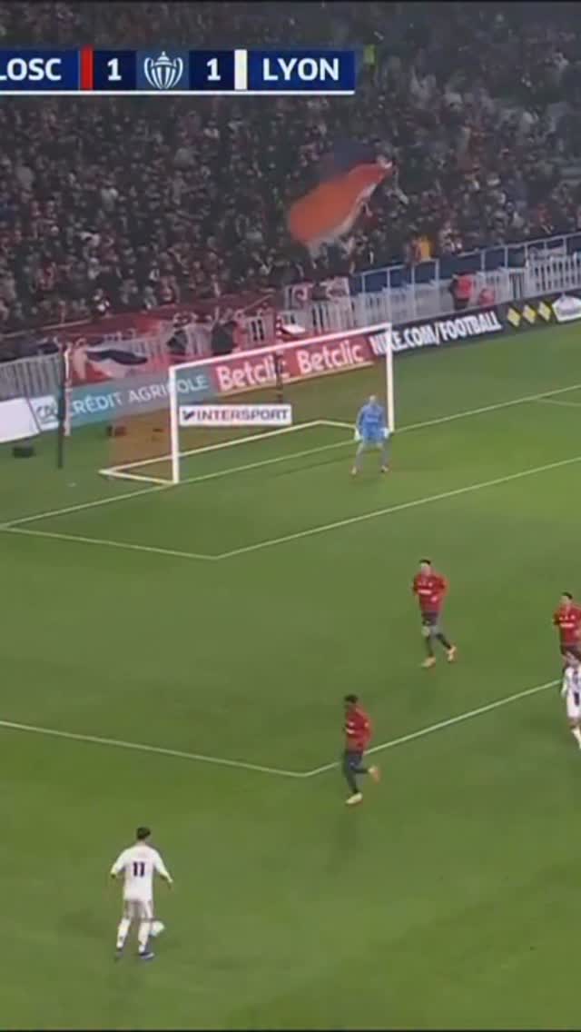 בזמן שהבלאנקוס הפסידו לברצלונה, החלוץ שלה ניצח לליון את המשחק...