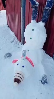 איש שלג אלכוהוליסט... ☃️😅 