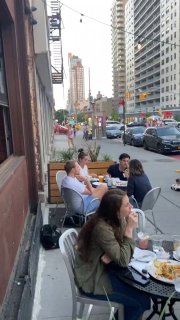 בזמן שאתם יושבים ואוכלים פה בשלווה וברוגע הם נלחמים ברוע...