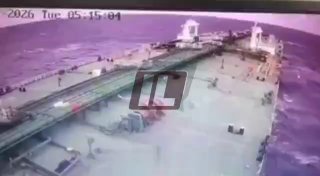 כטב"ם של אוקראינה פוגע במכלית נפט בים השחור שהייתה בדרך...