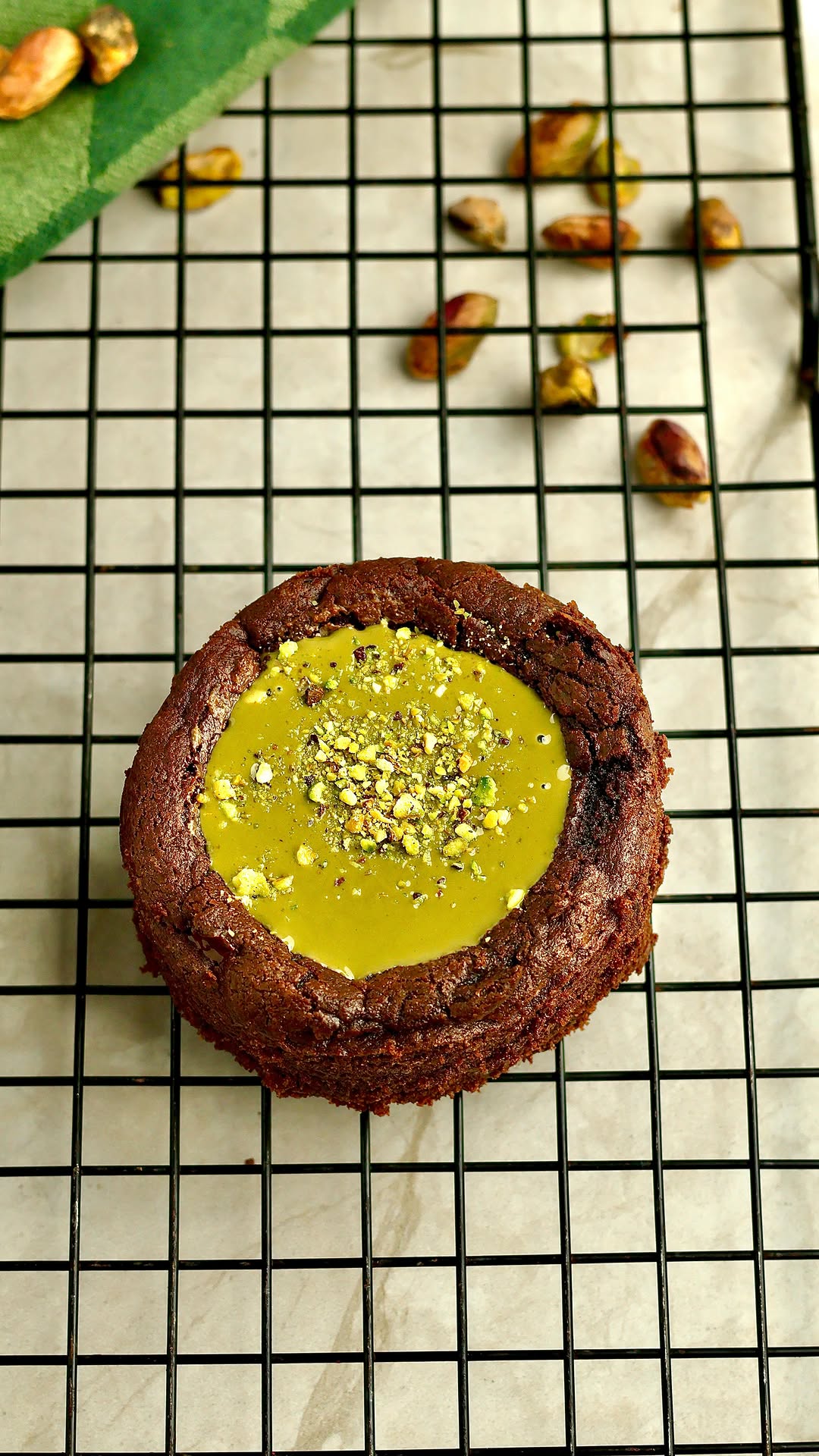 🍪 קראמבל קוקיז אקסטרה שוקולד במילוי פיסטוק 6 עוגיות מושחתות...