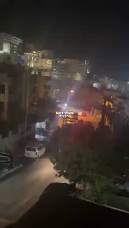 צפו | חמושים רעולי פנים על אופנוע פותחים באש לעבר מבנה בכפר...