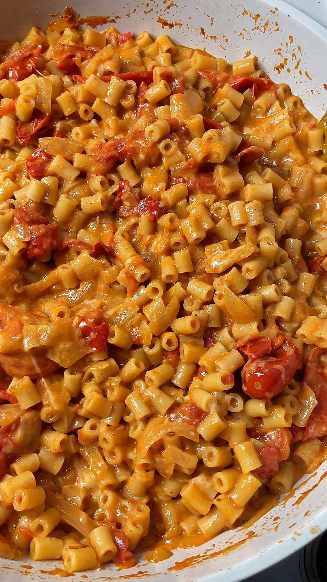 פסטה ברוטב שמנת עגבניות מגי וזעתר 🔥🍅 הכל בסיר אחד מצרכים...