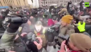 הפעיל הרפובליקני ג'ייק לאנג הותקף במיניאפוליס על ידי פעילים...