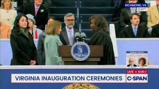 סגנית המושל המוסלמי הראשון של וירג'יניה, גזאלה האשמי, הושבעה...