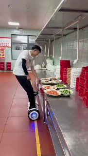 מלצר השנה...