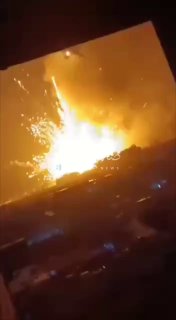 תיעוד של מחסן נשק מתפוצץ מהקרבות בעיר א-רקה בסוריה 