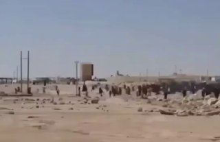 אלפי פעילי דאעש נמלטים ממחנה אל־הול בסוריה לאחר שחרורם בידי...