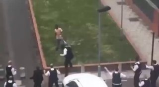 עצוב או מצחיק? במשטרה הבריטית לא מצליחים לטפל במהגרים 