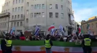 לונדון- הפגנת סולידריות עם העם האמיץ של איראן בה הונפו עשרות...