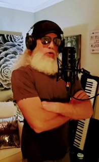 זמר השנה 😹...