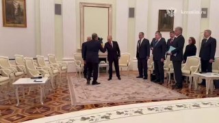 אסף רוזנצווייג: בשעה זו: פוטין נפגש בקרמלין עם אבו מאזן והכריז...