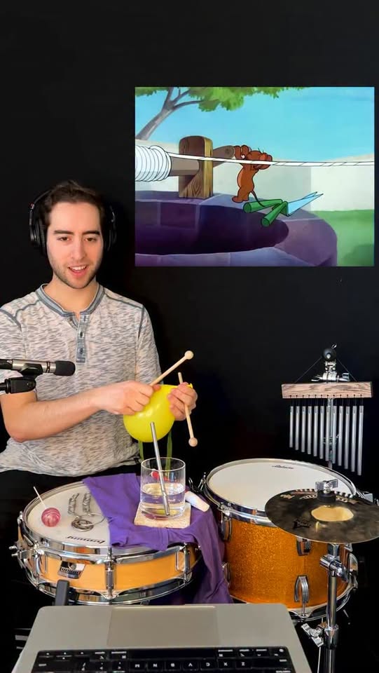 צלילי טום וג'רי :)...