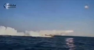 האיראנים מפרסמים תיעוד של מוכנות להטביע את נושאת המטוסים...