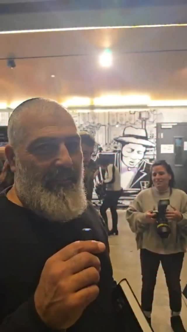 ערב קהילה של ״בסלון של צבי יחזקאלי״....