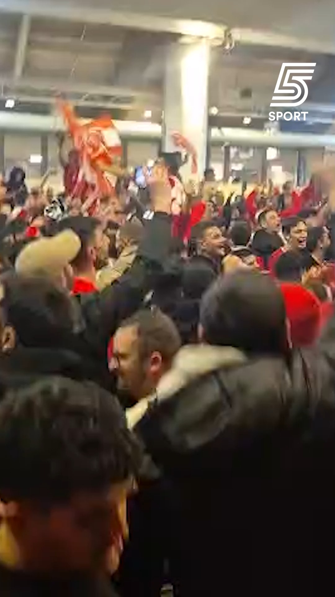 אוהדי הפועל ת"א בטירוף אחרי הניצחון בדרבי🔴⚪...