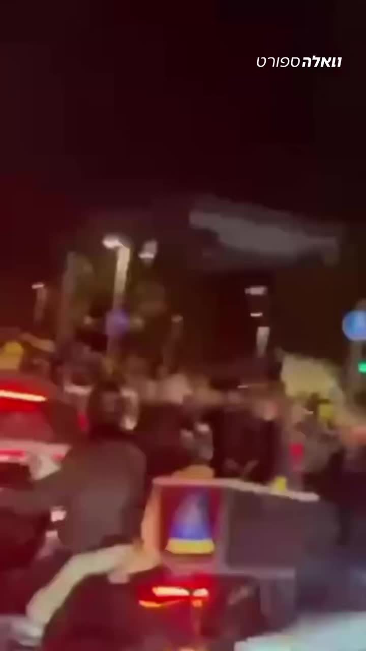 קטטה קשה בין אוהדי הקבוצות בסיום הדרבי❌...