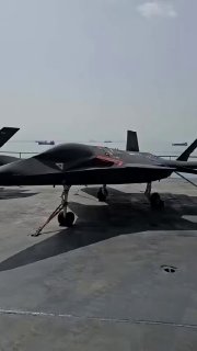 בערוצי סדאסימה האיראניים מוצגים כטב״מים מתאבדים על סיפון...