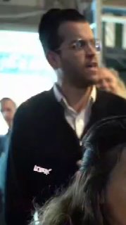 ענק: בחורה מסבירה למילואימניק את פירוש הסלנג "נמות ולא נתגייס"...