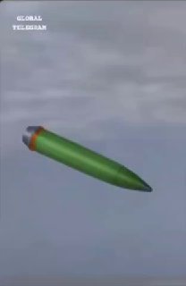 איראן מנסה להפחיד ומציגה טיל הנושא מספר פצצות מונחות. ...