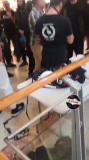 חרפה: מנסים כעת לפנות דוכן הנחת תפילין בעזריאלי...