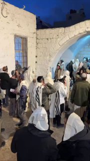 אחרי 25 שנה: תפילת שחרית בקבר יוסף...