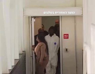 התיעוד הזה מגיע אלינו מארצות הברית. נאשם באונס הצליח במהלך...