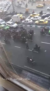 משמרות המהפכה ברחובות טהראן. עדי ראייה אומרים שהם די...