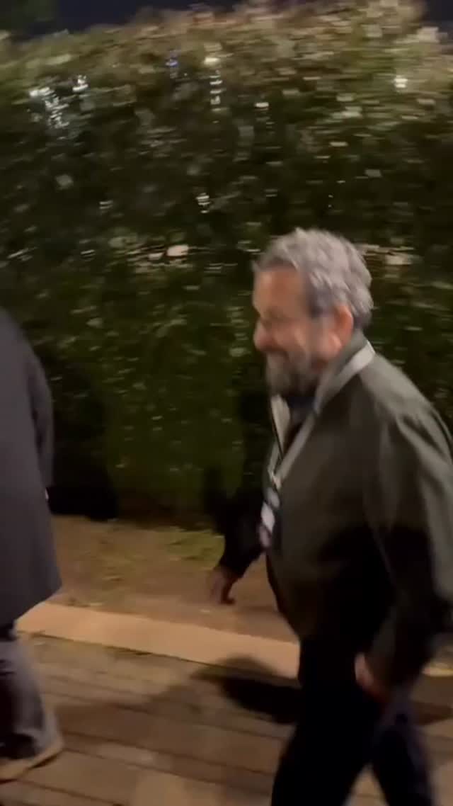 מרדכי דוד מראה לאהוד ברק מאיפה הדג משתין...